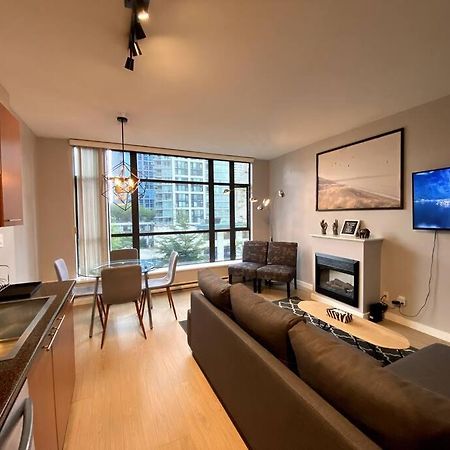 Entire Condo In Heart Of Downtown Vancouver Buitenkant foto