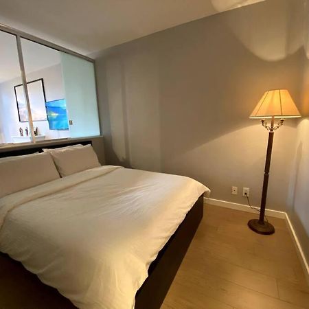 Entire Condo In Heart Of Downtown Vancouver Buitenkant foto
