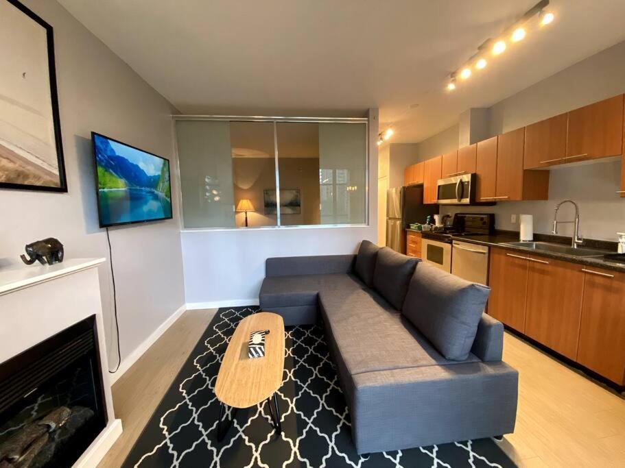 Entire Condo In Heart Of Downtown Vancouver Buitenkant foto