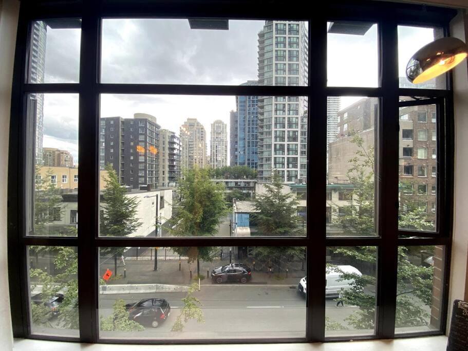 Entire Condo In Heart Of Downtown Vancouver Buitenkant foto