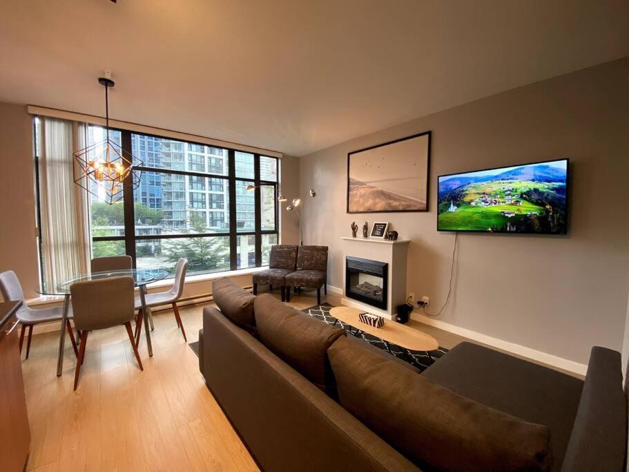 Entire Condo In Heart Of Downtown Vancouver Buitenkant foto