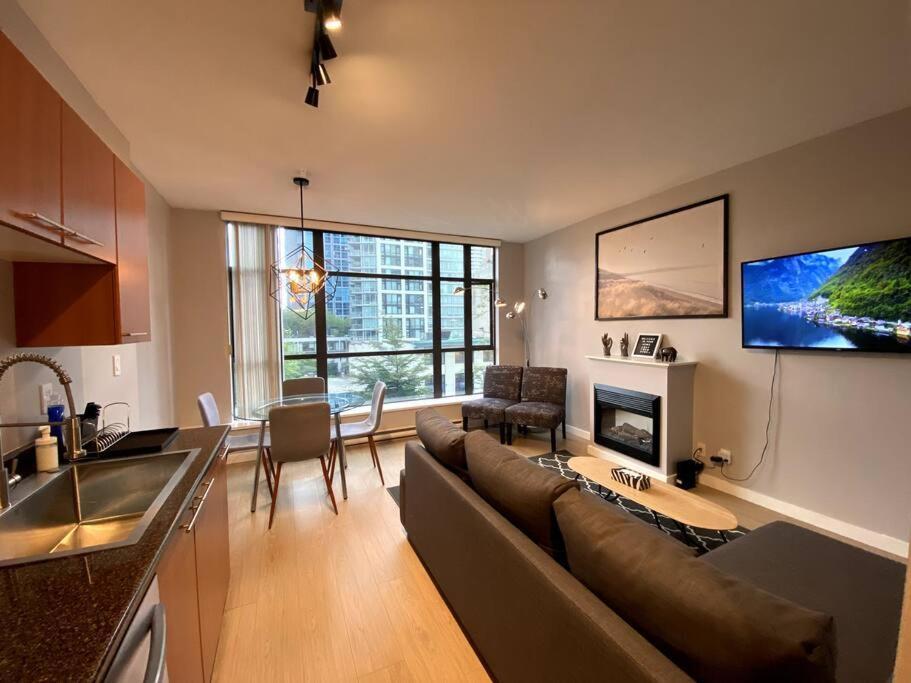Entire Condo In Heart Of Downtown Vancouver Buitenkant foto