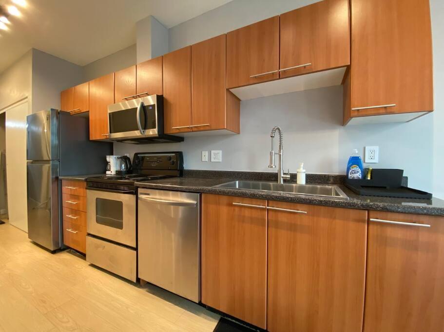 Entire Condo In Heart Of Downtown Vancouver Buitenkant foto