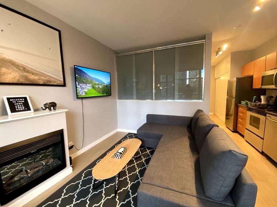 Entire Condo In Heart Of Downtown Vancouver Buitenkant foto