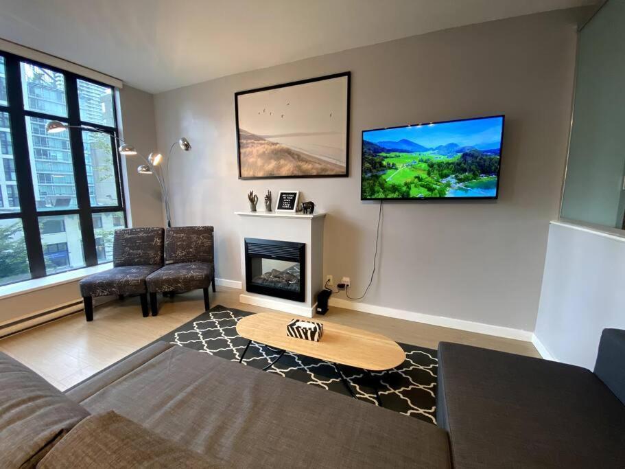 Entire Condo In Heart Of Downtown Vancouver Buitenkant foto
