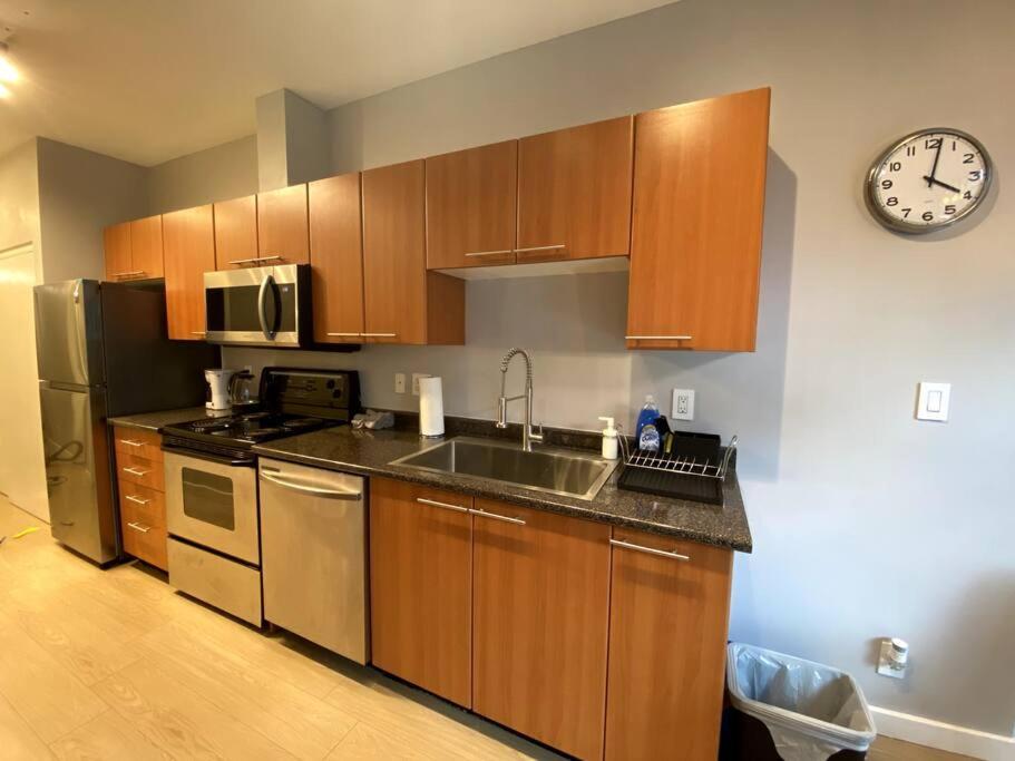 Entire Condo In Heart Of Downtown Vancouver Buitenkant foto